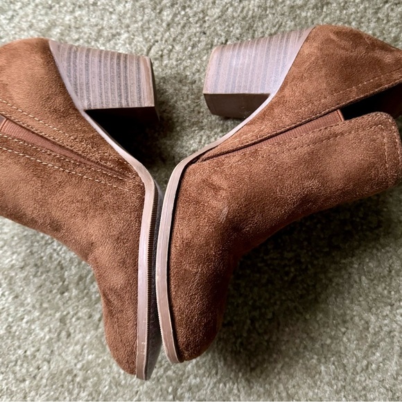 City Classified booties.  Size 6 Brown - Picture 6 of 7